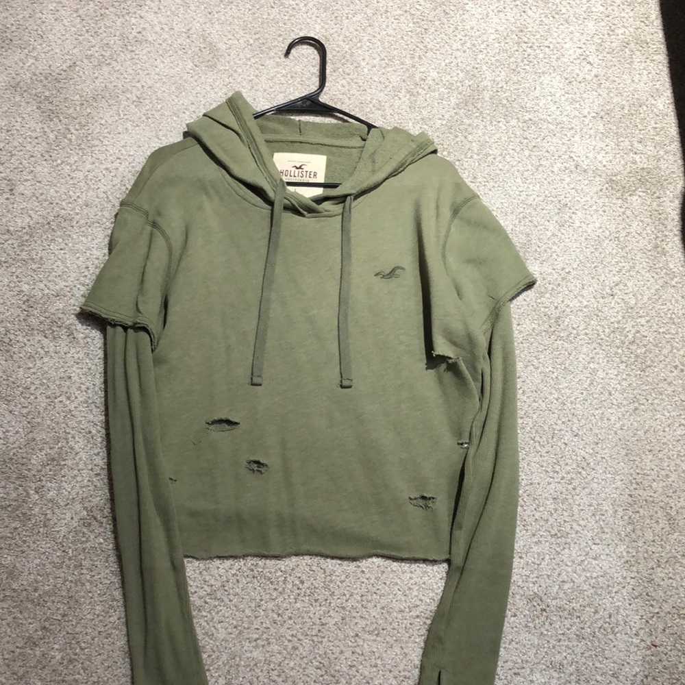 Woman’s distressed hollister hooded shirt